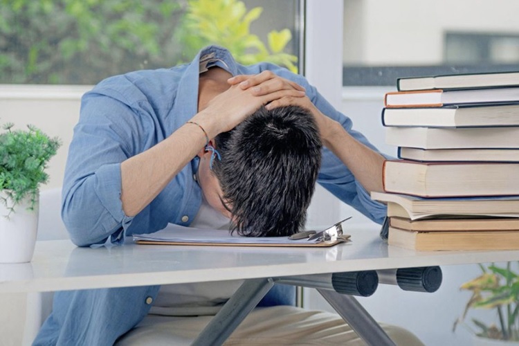 غلبه بر اضطراب فلج‌کننده‌ی امتحان