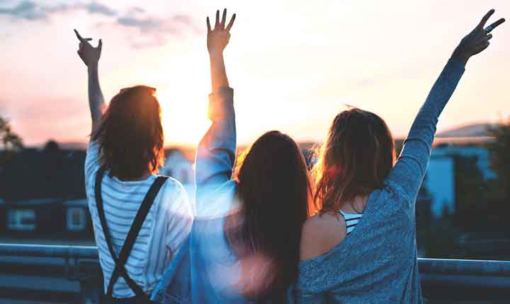 چرا نوجوانان دوست دارند ساعت‌های زیادی را خارج از خانه سپری کنند؟